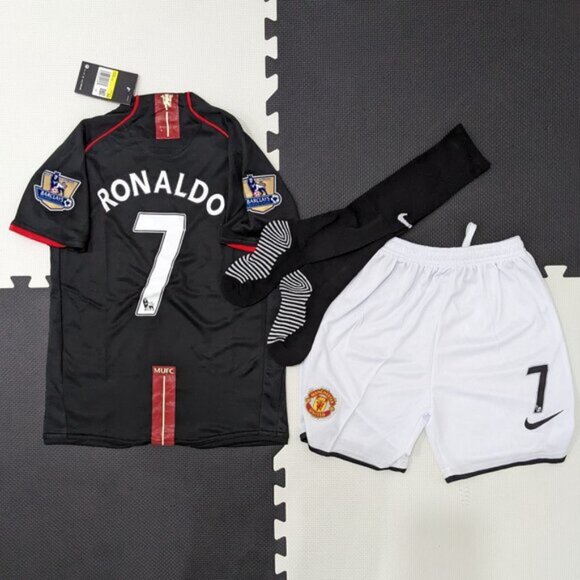 Ronaldo #7 2007/08 Manchester United Away Retro Youth Kit - Picture 2 of 13